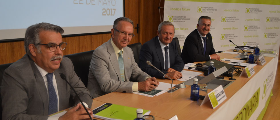 Nuestro presidente junto a Carlos de la Sierra en una Asamblea de Cooperativas