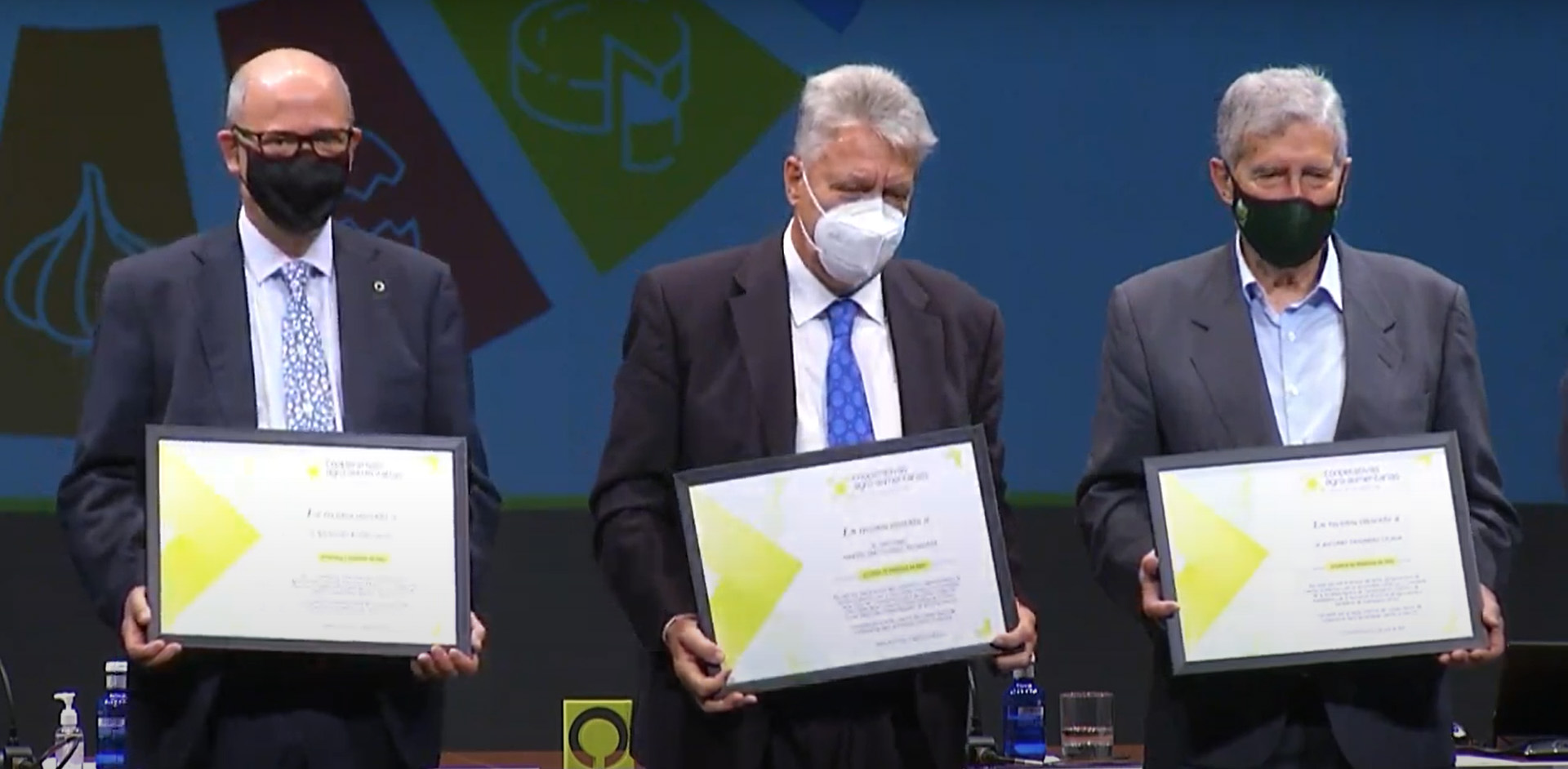 Las tres Insignias de Oro