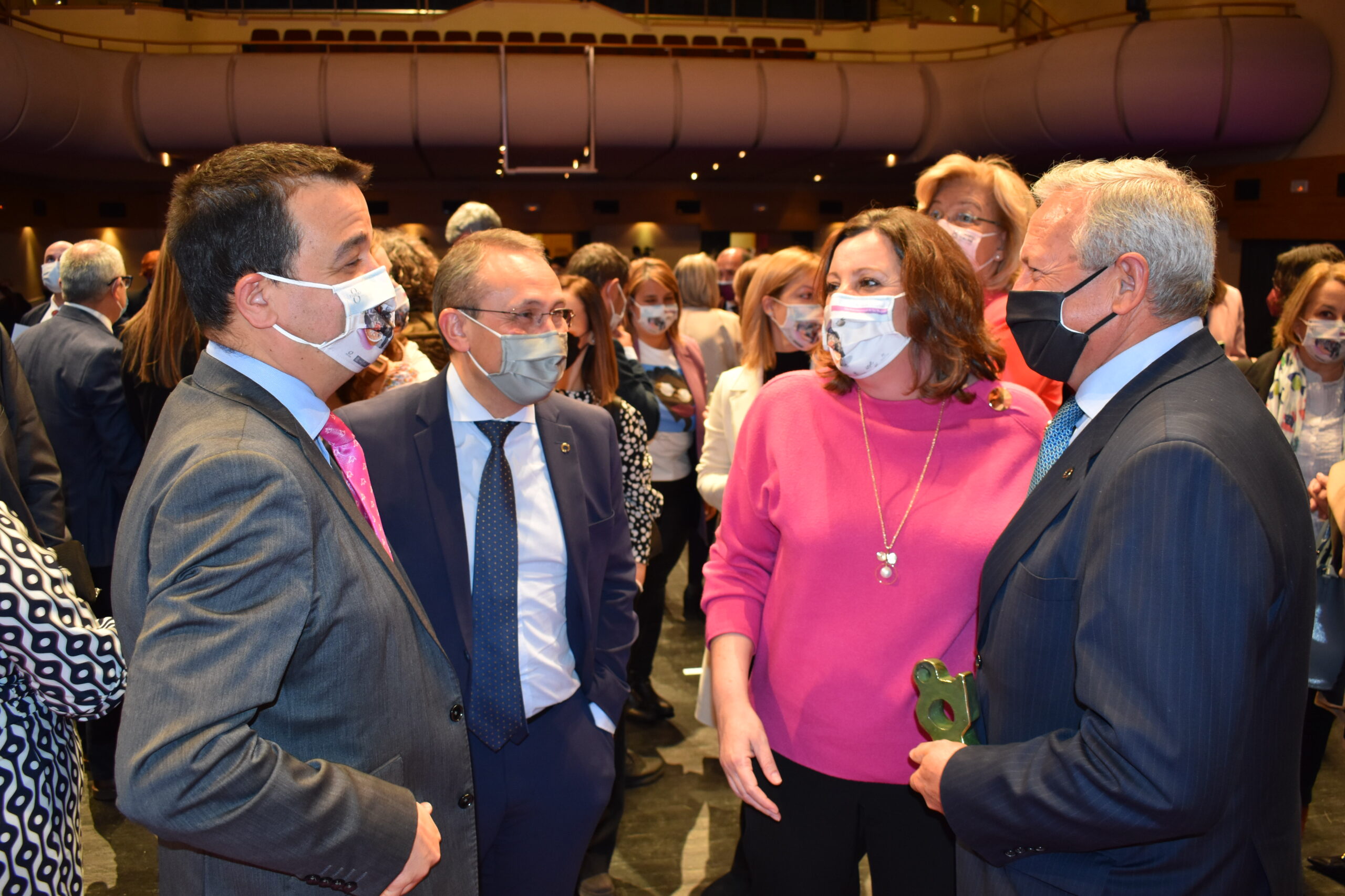 El presidente y director de la organización junto a los consejeros de Economía y Agricultura