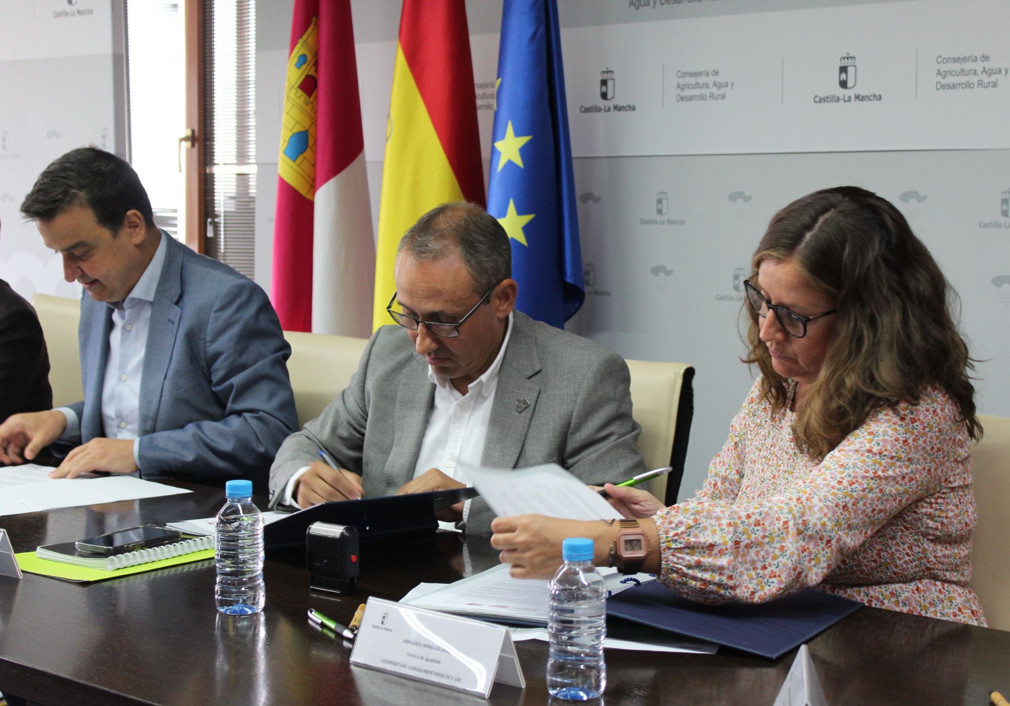 Cooperativas Agro-alimentarias, CCOO y UGT firman un acuerdo para promover planes de igualdad en cooperativas con menos de 50 trabajadores