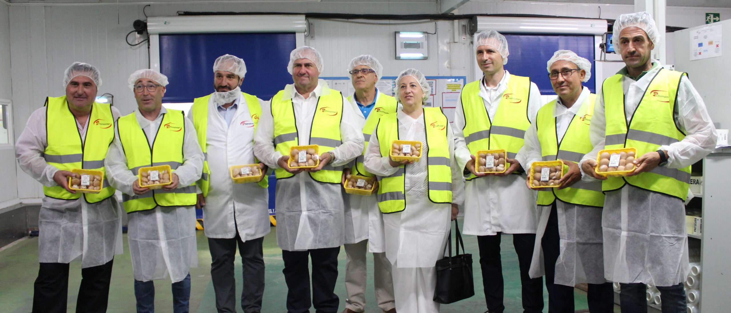 El nuevo consejero de Agricultura Julián Martínez Lizán, se reúne con la Comisión Sectorial del Champiñón de Cooperativas Agro-alimentarias CLM para analizar la difícil situación que atraviesa el sector