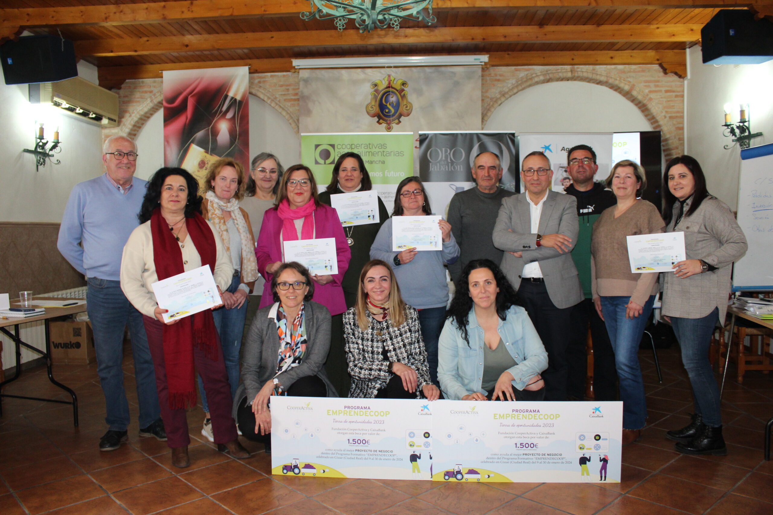 Fundación CooperActiva y CaixaBank conceden dos becas de 1.500 euros para impulsar proyectos empresariales en el medio rural dentro del programa de formación “Emprendecoop”