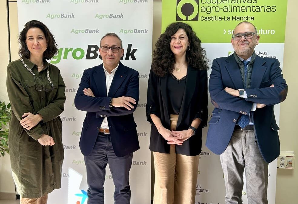 Cooperativas Agro-alimentarias de Castilla-La Mancha y CaixaBank renuevan su colaboración para impulsar la incorporación de jóvenes al campo y explicar las novedades de la PAC 2025