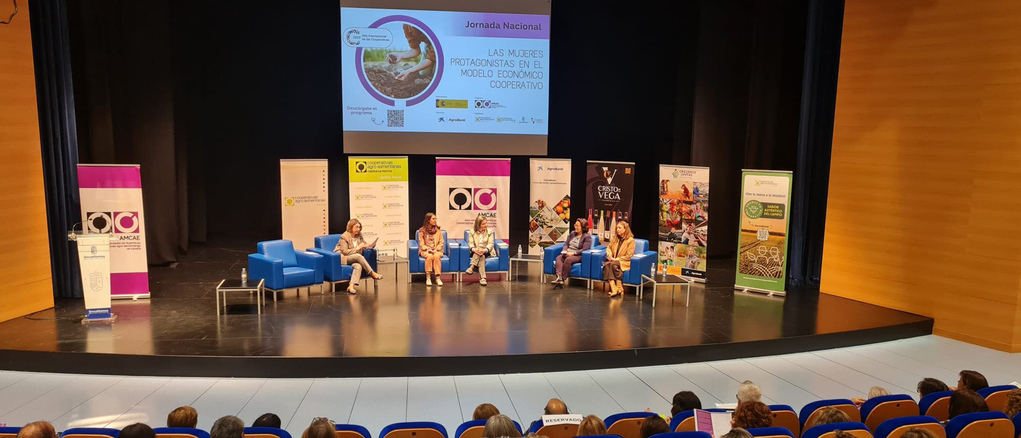 La Jornada de AMCAE visibiliza el papel esencial de las mujeres en el medio rural